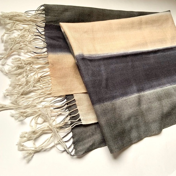 Long fringed wrap shawl - Picture 4 of 5